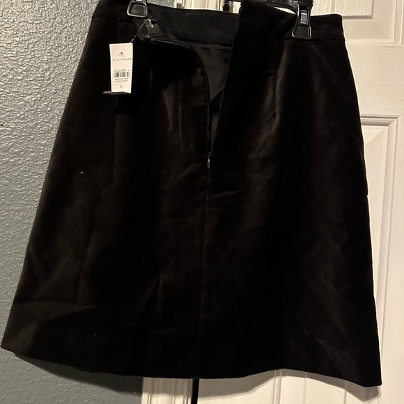 NWT Ann Taylor Velveteen Skirt A Line Size 0 pockets and zipper - Picture 2 of 5